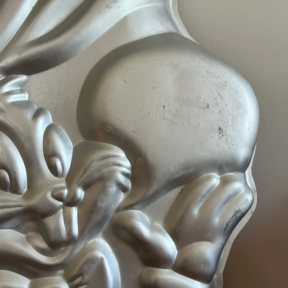 Vintage 1989 Wilton Bugs Bunny Cake Pan Looney Tunes Aluminum Mold 2105-8253